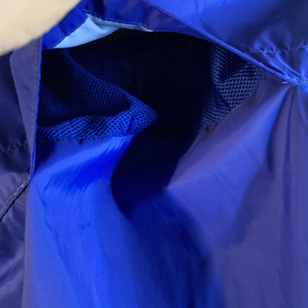 Columbia blue rain jacket with vent shoulder and hidden hood in collar. 126 - Picture 5 of 7